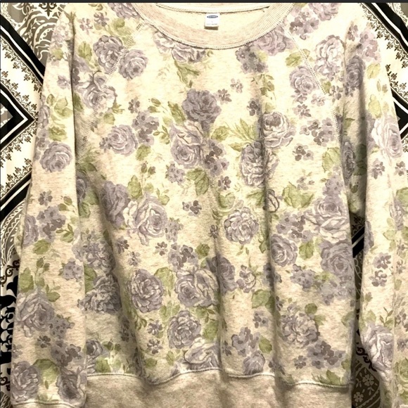 ☀️ 3 / $15 Sale ☀️ Old Navy Sweatshirt - Picture 1 of 2
